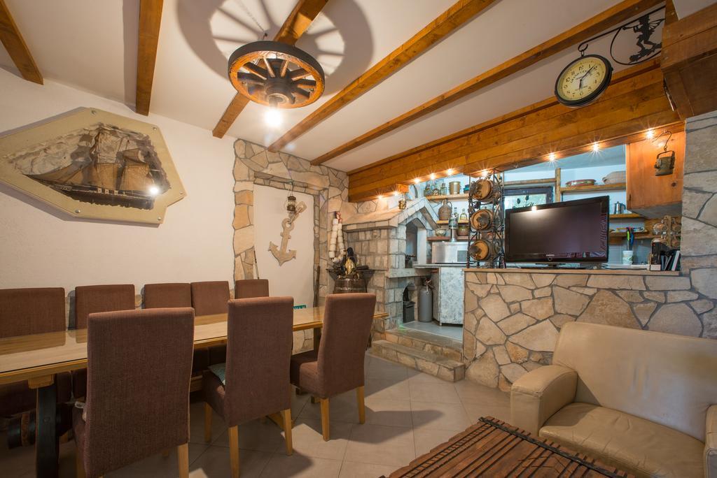 Apartmani Krgusic Tivat Buitenkant foto